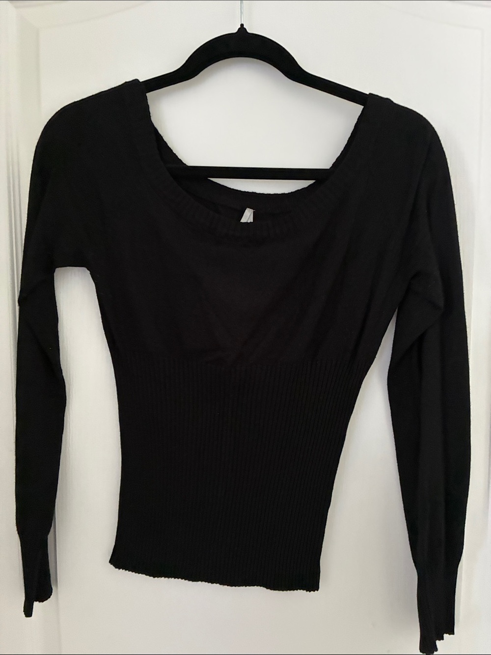 Max Studio Black Ribbed Waist Long Sleeve Scoop Neck Top